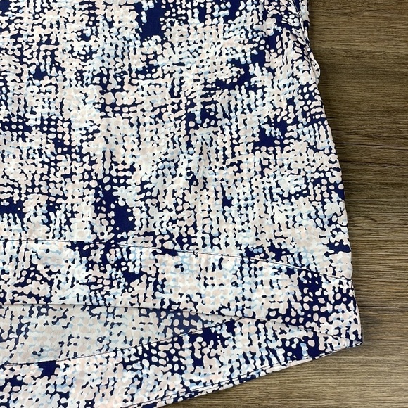 BCBGeneration Women’s Blue White Pink Geometric Short Sleeve Blouse, size Medium - Picture 4 of 10